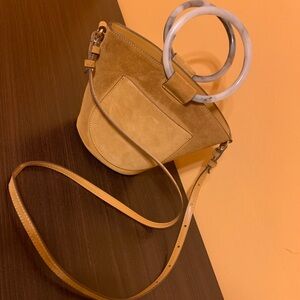 Women’s side bucket purse